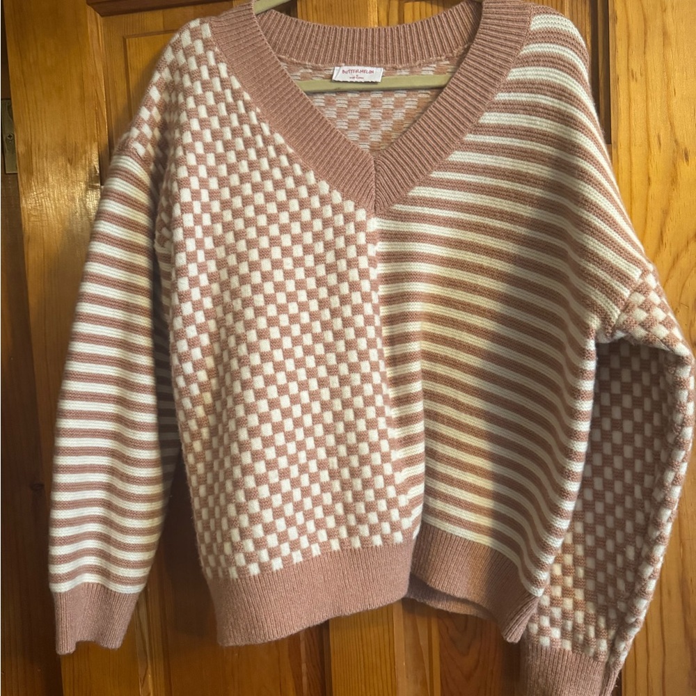 V-Neck Sweater in Pink and White